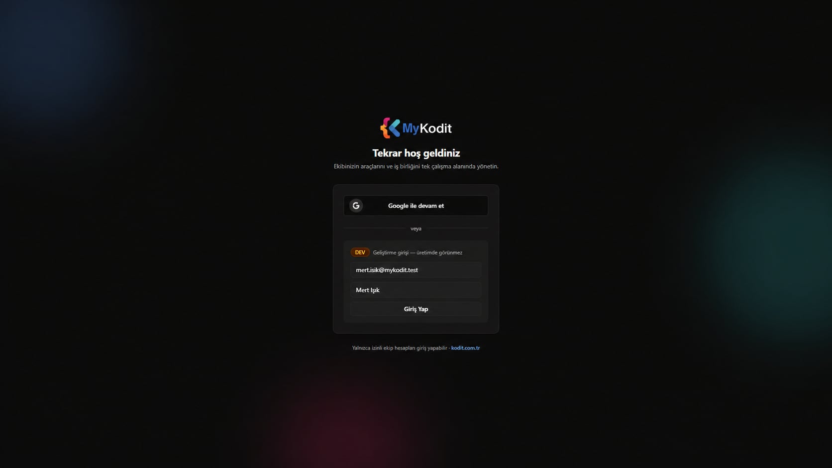My-Kodit koyu temalı giriş ekranı ve geliştirme oturumu formu
